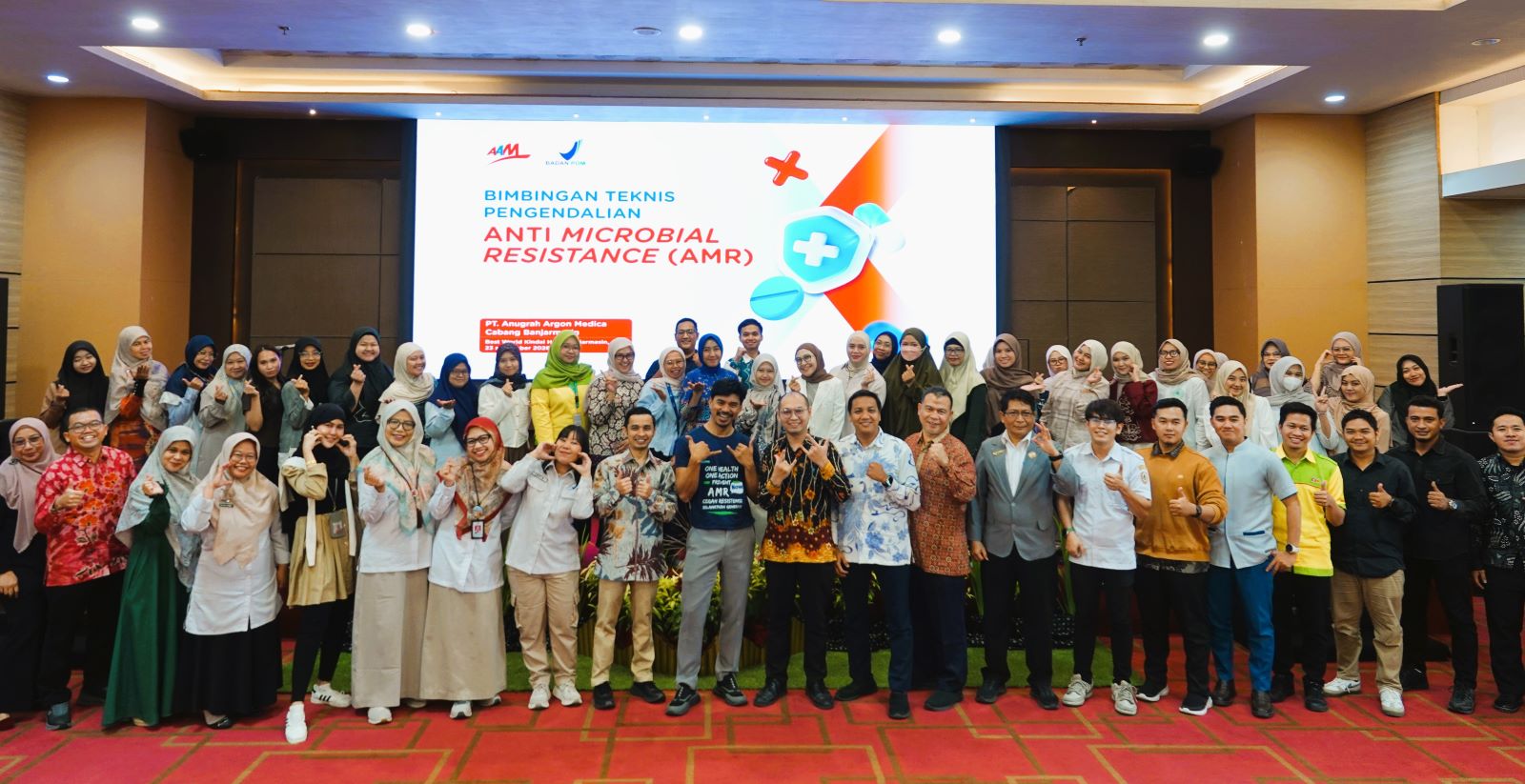 Foto Bersama Pemateri Peserta dan Panitia Bimtek Pengendalian AMR 2026